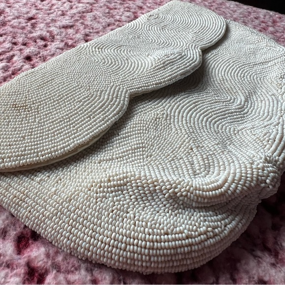 RARE Vintage White Beaded Saks Fifth Avenue Clutch - Picture 3 of 7